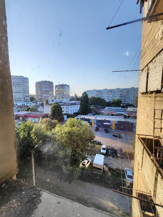 Продам гостинка на Залютино. Капремонт.