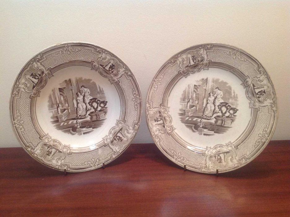 Dois pratos Wedgwood motivo Minerva