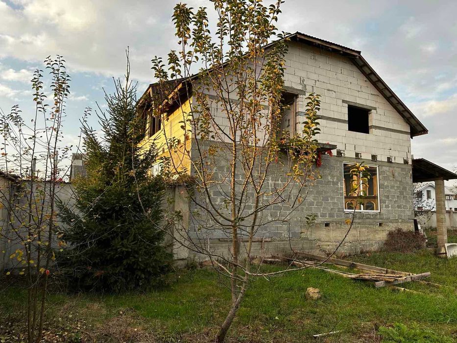 Продається 2 будинки в смт. Буштино