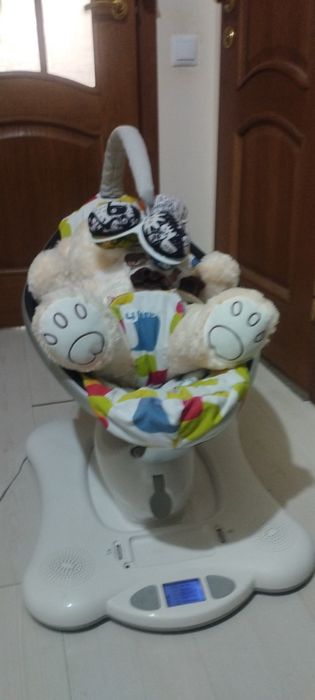 Заколисуючий центр 4moms 2.0