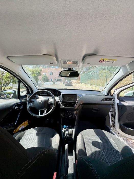 Peugeot 208 — fotografia 5
