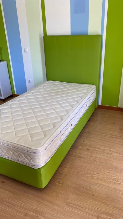 Dois sommiers com colchão