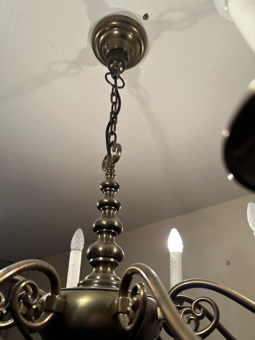 Antyk żyrandol ciekawy