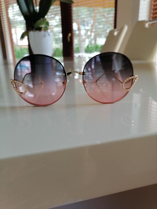 Nowe okulary przeciwsłoneczne.