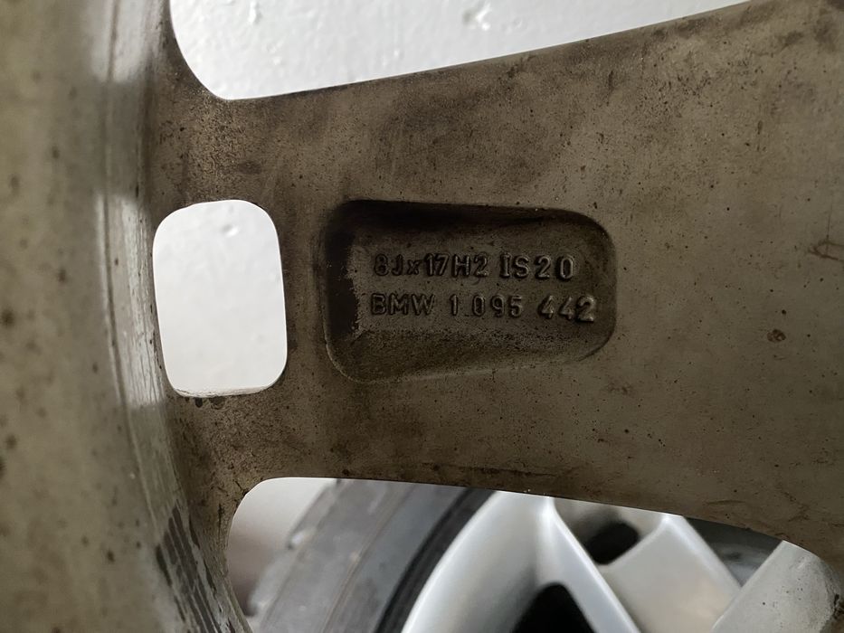 Продам диски бмв е39 5/120 49 стиль с зимней резиной R17