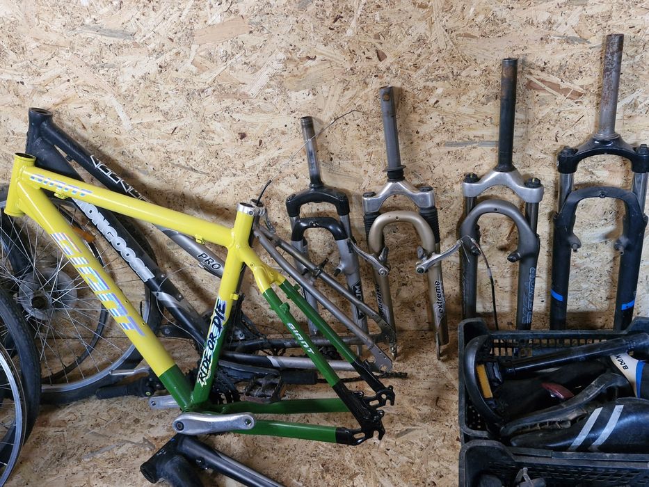 Całość Części rowerowe / Rama / Koło / Amortyzator / Hamulce / rower