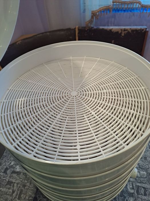 Сушилка для ягід, фруктів Вітерець