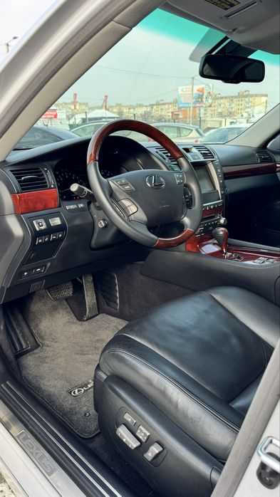 ОДИН ВЛАСНИК НЕФАРБОВАНИЙ Lexus Лексус LS 460 2010р 4,6 газ/бенз 8АКПП