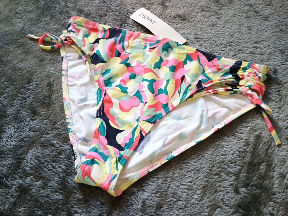 Dół od bikini Kolorowe egzotyczne kwiaty Esprit