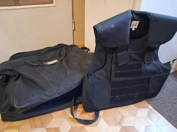 Kamizelka kuloodporna pokrowiec + wkłady po terminie