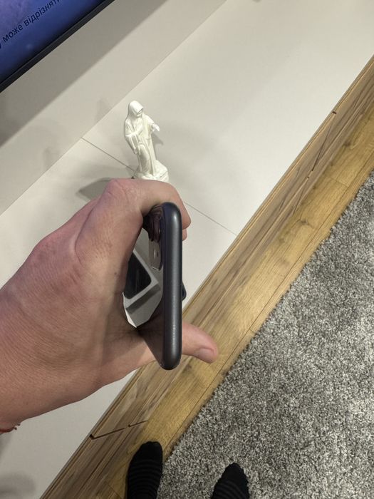 Айфон 11 батарея 73% все орігінальне стан 10 все працує