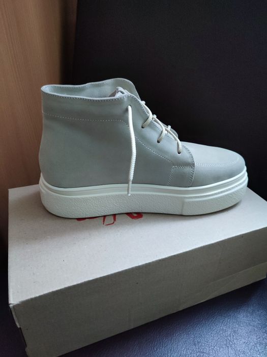 Зимові черевики на платформі, натуральна замша нові