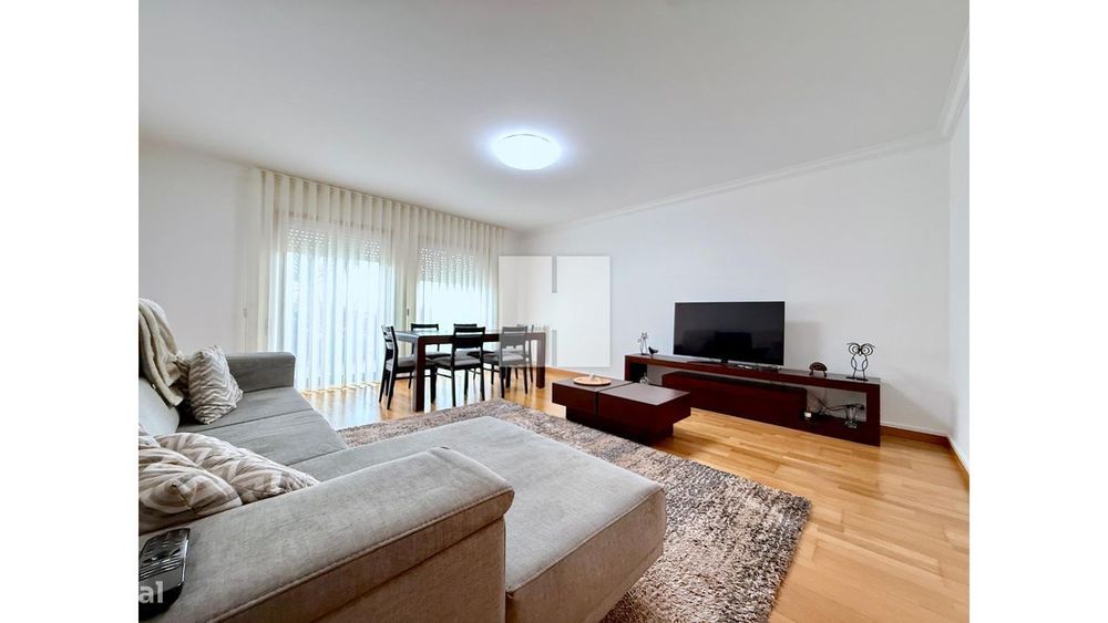 Apartamento T3 c/ Terraço e Garagem