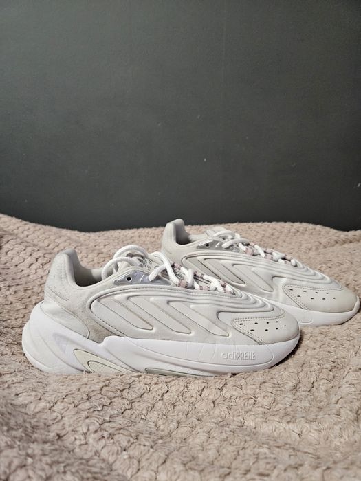 Adidasy ozalie w bardzo dobrym stanie.