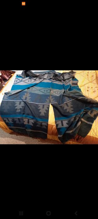 Manta Poncho - em tons de cinza e azul marinho e verde escuro - Local