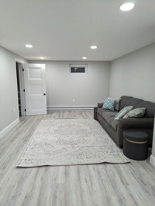 Косметический ремонт/Поклейка обоев/Укладка ламината/Покраска/ комната