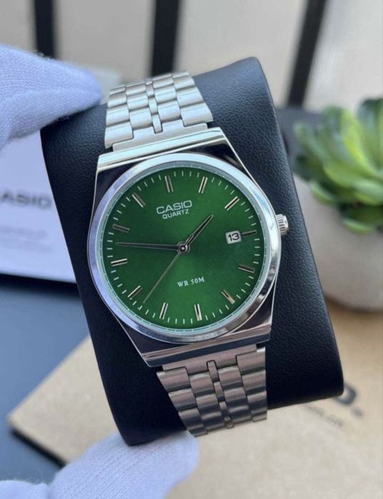 Casio MTP-VC01 Silver/Green | Сучасний мінімалізм із яскравими деталями
