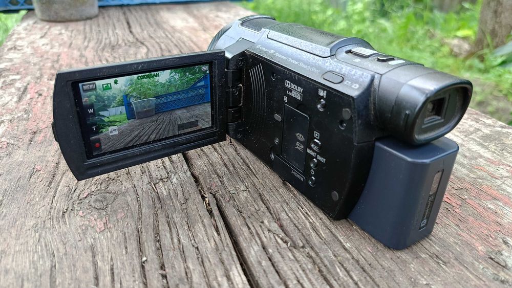 Відеокамера Sony FDR-AX33