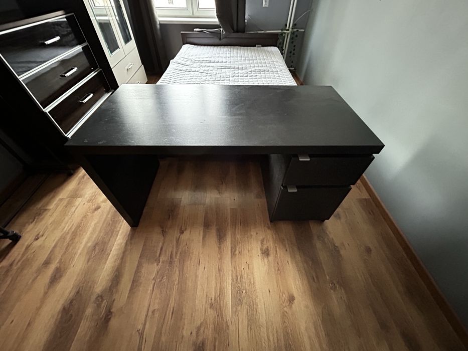 Biurko Ikea Malm czarno-brązowe
