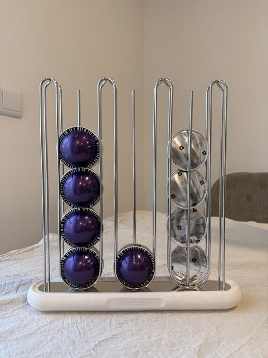 Máquina de café Nespresso Vertuo + Acessórios