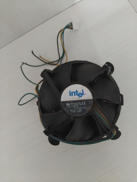 штатний кулер Intel