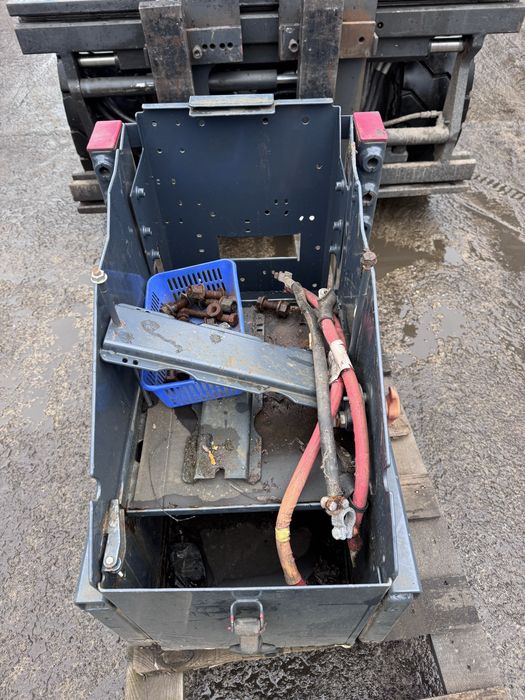 Skrzynia akumulatorow do auta ciezarowego , terenowego