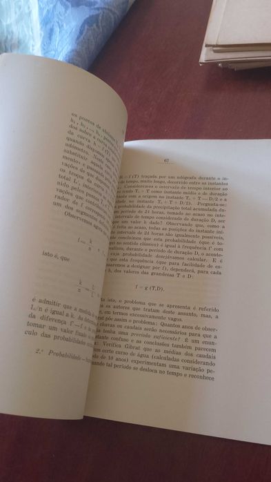 Considerações sobre a Aplicação à Hidrologia da Estatística