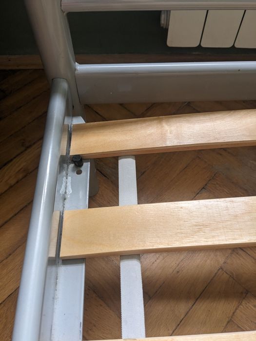 Stelaż od łóżka jednoosobowego