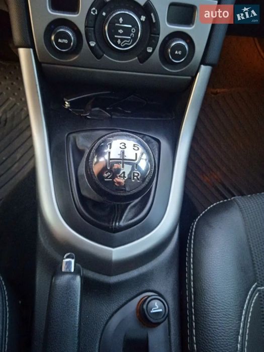 Автомобіль Пежо 308