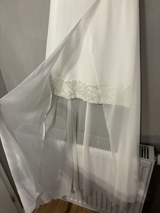 Biała sukienka z trenem