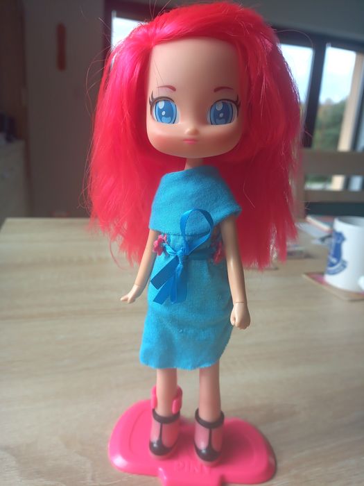 Śliczna lalka + ubranka + katalog