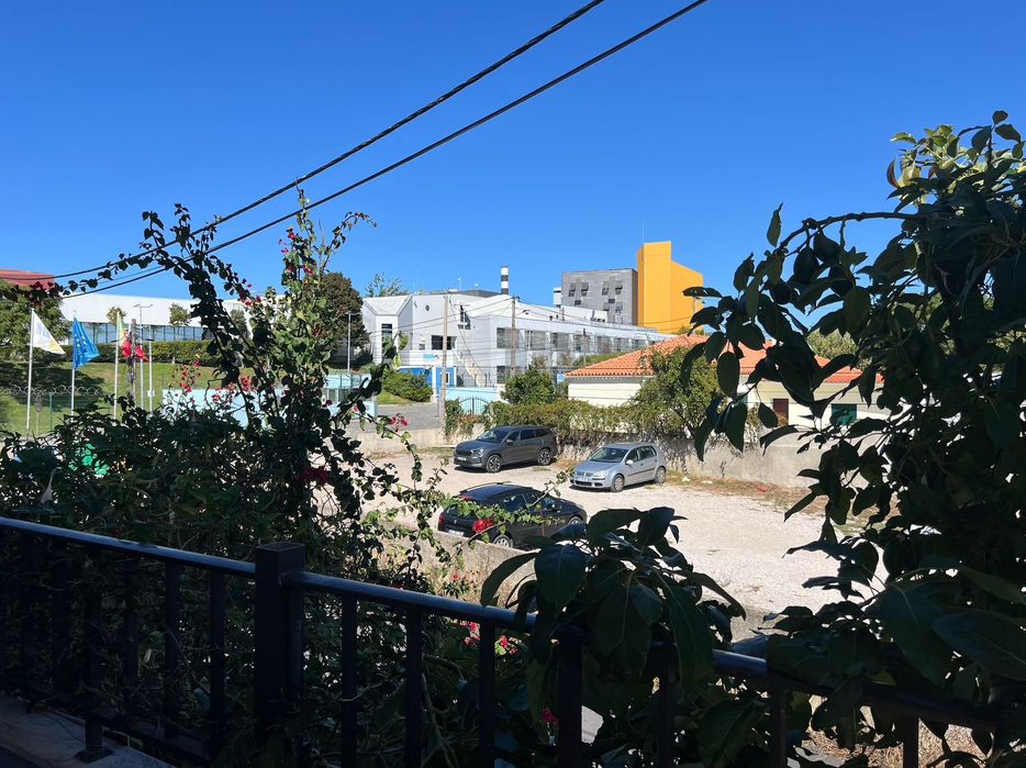 ALUGUER DE QUARTOS no Monte da Caparica junto à Egas Moniz