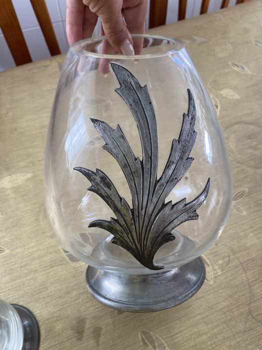 Jarras de cristal com aplicacies em estanho