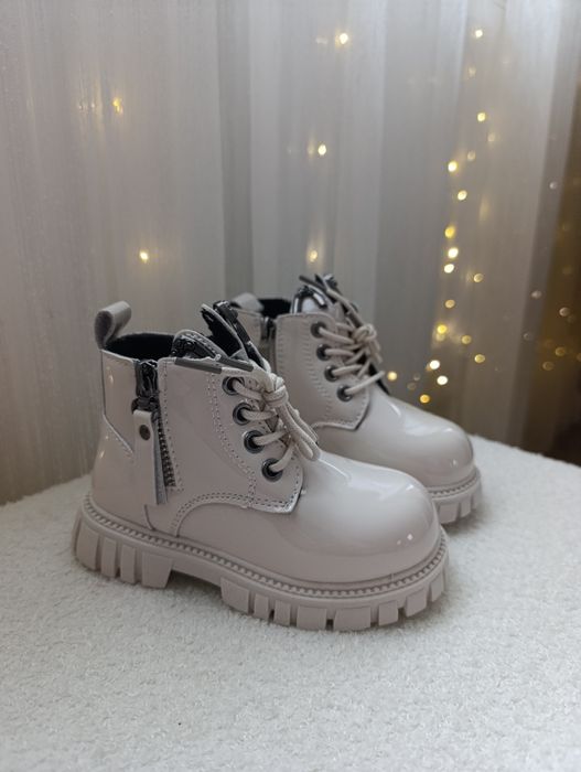 Ботінки для дівчинки черевики розмір 24 26 27