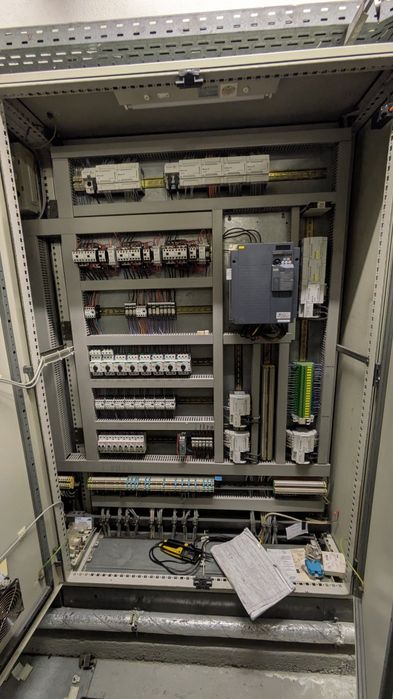 Szafa elektryczna demontaż, aparatura Eaton, Moeller