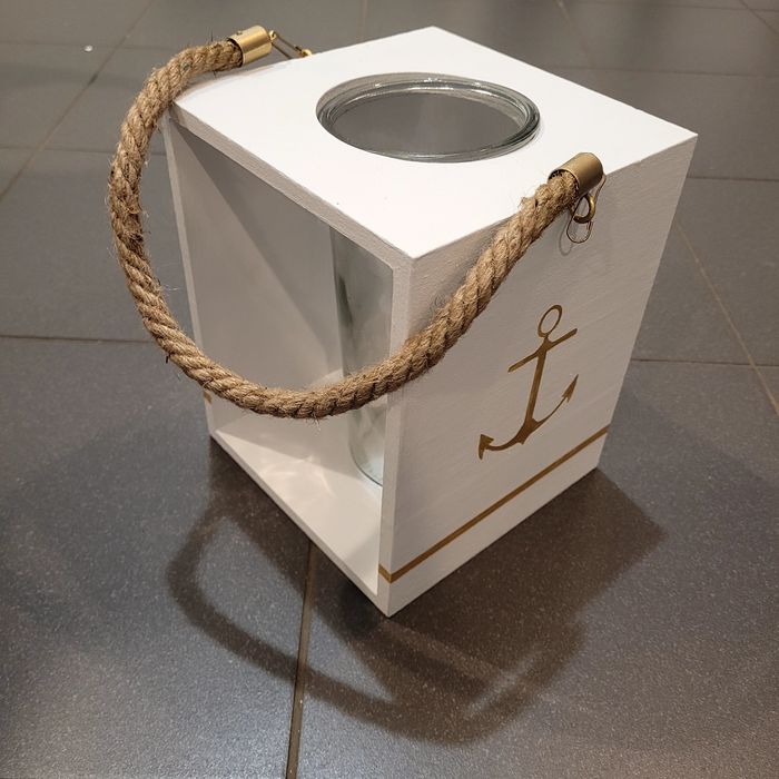 Lampion marynarski z kotwica na latarenka