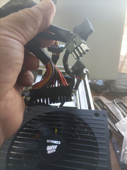 Fonte Corsair TX650M