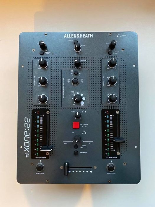 Allen & Heath XONE 22 DJ mixer микшер и карта Traktor Audio 2: 14 000 ...