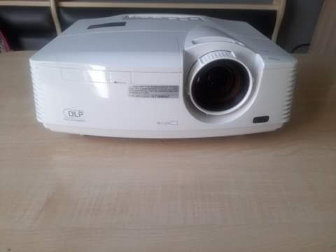 Projektor Mitsubishi wd620u