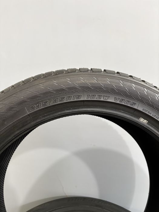 245/45 R19 102W XL Зимові шини Yokohama BluEarht колеса резина