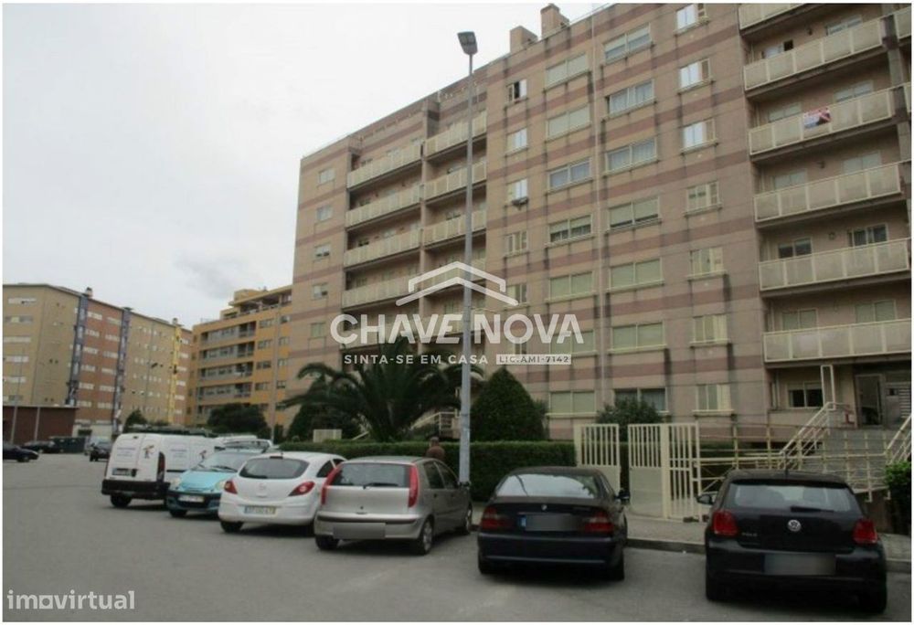 T3 c/ Lugar de Garagem em Vilar de Andorinho