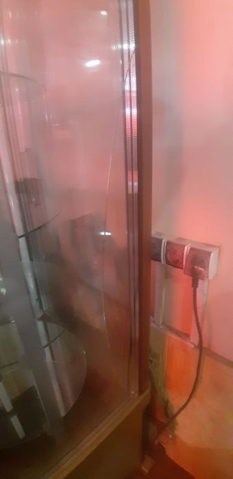 Кондитерская холодильная витрина.