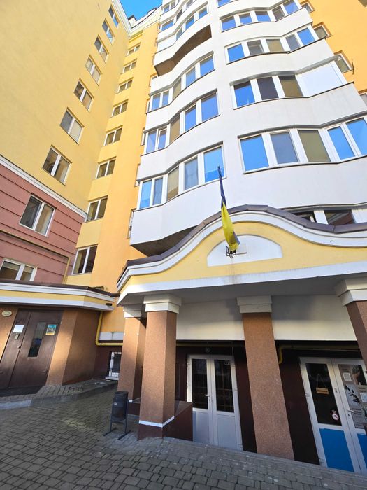 Комерційне приміщення з гарним ремонтом в новому  розвиненому районі!