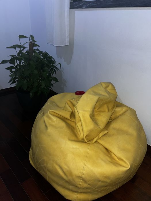 Puff Amarelo Moderno