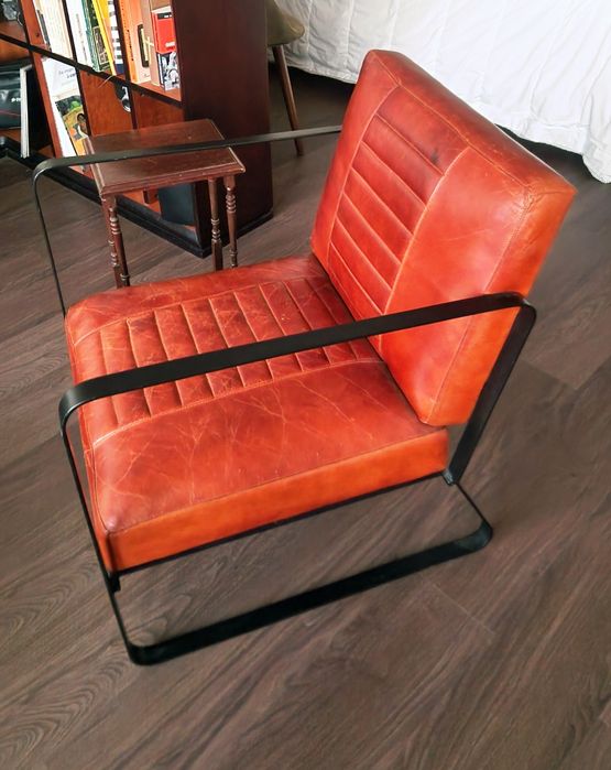 Cadeirão Vintage em Pele