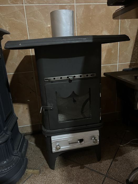 Salamandra de combustao dupla e autolimpeza do vidro