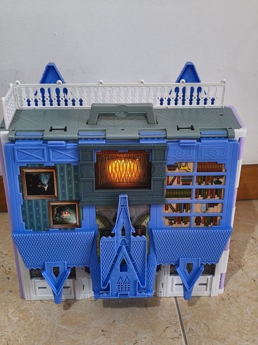 Casa da Frozen como nova