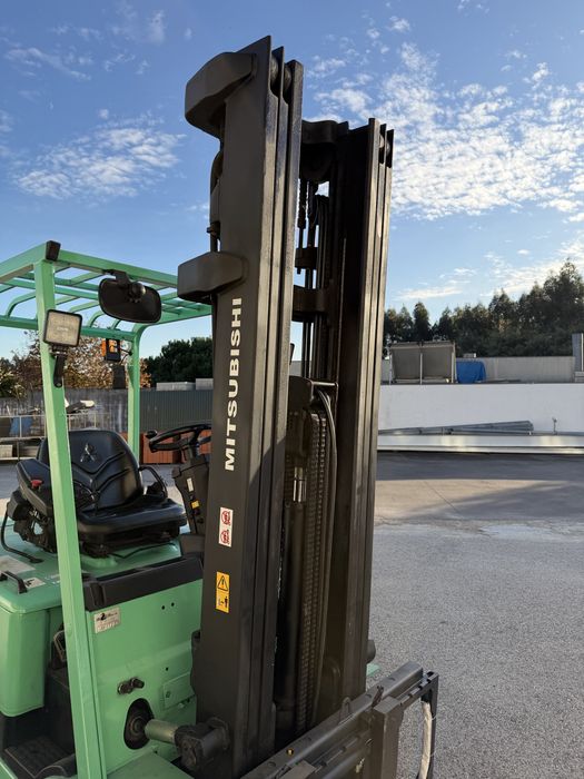 Mitsubishi empilhador eletrico - 2500kg - triplex 6m
