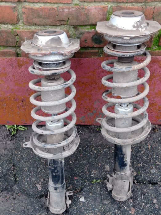 Продам переднi стойки на Черi Амулет.