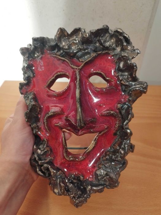 máscara vermelha do Nuno Ferreira